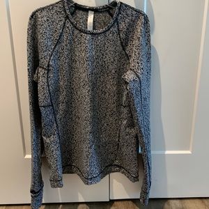 Lululemon black and white top, size 10, like new condition